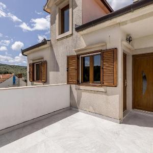 Apartments with parking space Splitska Brac - 23168