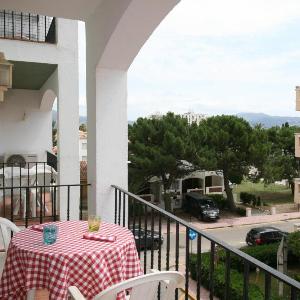 Apartamento céntrico con terraza y acceso cercano a la playa bares y mercado en Empuriabrava - ES-228-181