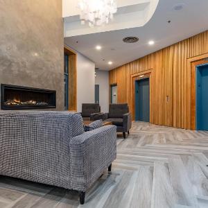Studio in Alpenglow Lodge Private Balcony with Mountain Views Gym Epic Location
