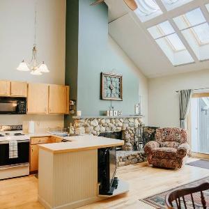 NEW! Townhouse - Tenney Mountain Resort