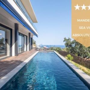 Architect-Designed House Heated Pool and Sea View