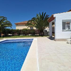 Charming villa in Chiclana de la Frontera with private pool