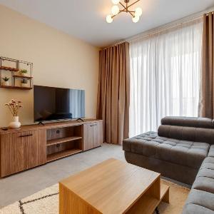 Upscale 2BR Apartment by the Promenade