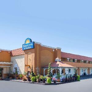 Days Inn & Suites by Wyndham Terre Haute