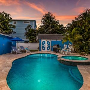 A Reel Beauty - 2 Blocks to Beach! Pool Spa Putting Green by Anna Maria Life Vacation Rentals