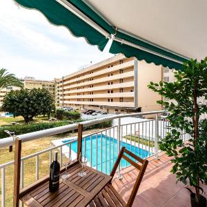 Perfect Location 3 Bedrooms 2 bath Parking Pool