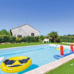 Stunning Apartment In Le Sambuc With Wifi