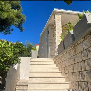 Apartments by the sea Splitska Brac - 23366