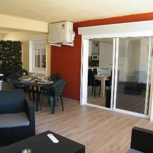Playa de Gandia apartamento renovado en primera linea con terraza aire acondicionado y parking - ES-314-22