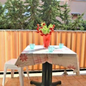 Appartement T2 climatisé à Cavalaire parking privé proche centre et plages balcon au calme - FR-1-226B-110