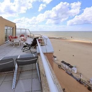 Beach Front Apartment In Oostende With Wifi