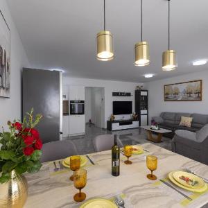 Apartment Shine