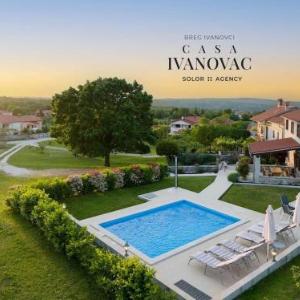 Casa Ivanovac with pool and large front yard