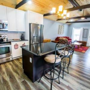 Urban Explorer Pad - 3BR - Backyard -Parking