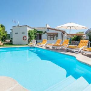 Villa Luna beach and pool