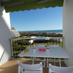 Studio cabine avec piscine parking et climatisation en bord de mer - FR-1-328-165