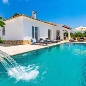 Villa Ancla Blanca by Abahana Villas