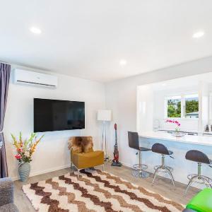 Ellerslie 3BR House Fresh Reno Zodiak Stays
