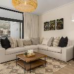 Lush Designer Apartment in CBD - Mountain Views Cape Town 