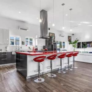 Modern Northwest Vacation Rentals in Miami