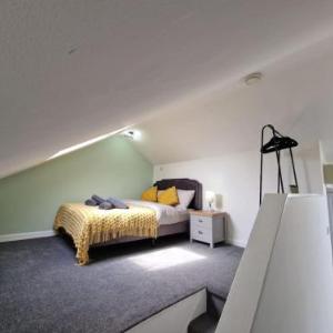 Open Mind Property - HotTub 8 Beds & 2 Car Spaces