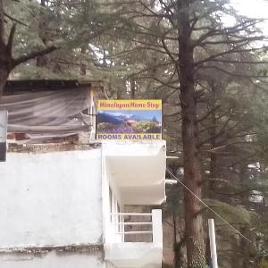 HIMALAYAN Triund Trekking and Snowline Trekking Waterfalls View Hostel