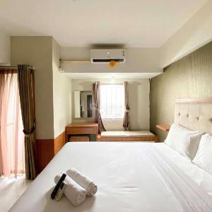 Full Furnished with Simply Look Studio Room Mont Blanc Bekasi Apartment By Travelio