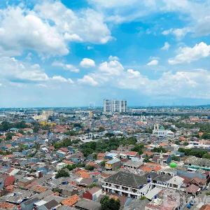 Homey and Warm Studio Transpark Juanda Bekasi Timur Apartment By Travelio