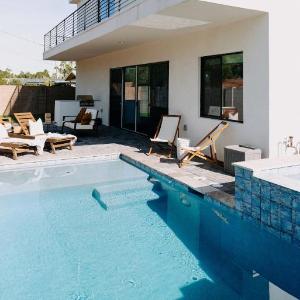 Modern Dreamland in Old Town