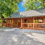ER76 - Bear Tracks - Great location! Close to all the action! cabin Pigeon Forge