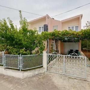 Holiday house with a parking space Kastel Stafilic Kastela - 23408