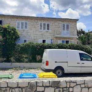Apartments with parking space Supetar Brac - 23372