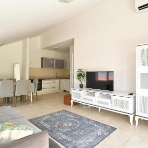 Two-bedroom apartment with sea view