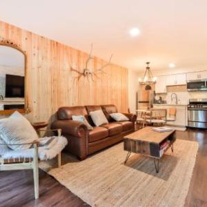 Ski In Ski Out Cabin on Hunter Mtn Seasonal Pool Access w Panoramic Views Hike Swim Fish Relax