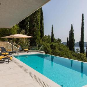 Brand New Contemporary Villa With Infinity Pool