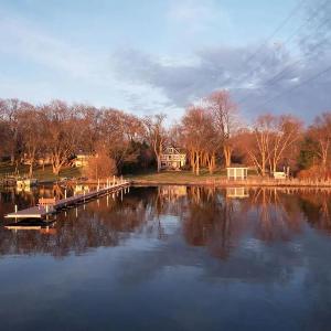 Lakefront Retreat- Sauna Hot Tub Firepit & More
