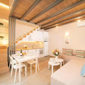 Luxurious Two-Storey Suite at Old Town's Center !