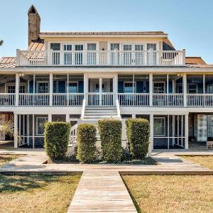 Relax and Enjoy the Spectacular Views in this Picturesque Home home