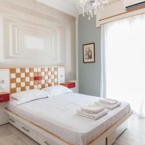 Enchanting Balcony Retreat Located in Kipseli