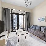 StoneTree - Stunning Lake View - Spacious Dubai 