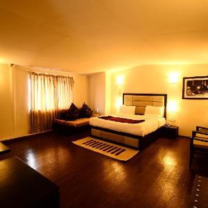 Hotel Aksa Srinagar