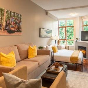Alpenglow Lodge Large Studio by MVA