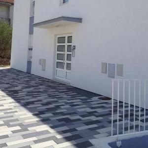 Apartments with parking space Zadar - 23051