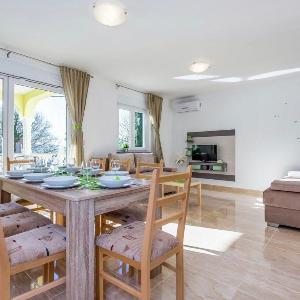 Villa in Croatia near Beach with Pool