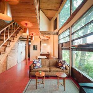 Oval Mountain Lodge