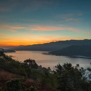 CosmicStays Little Sunrise - Lakeview Luxury Home