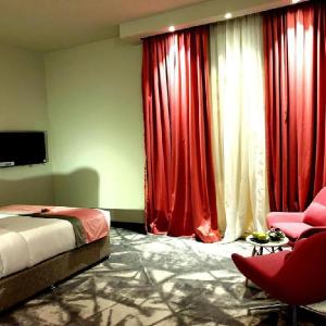 Executive Suite Near Sharaf Dg Building By Luxury Bookings