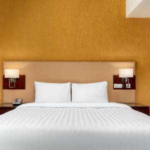 Deluxe One Bedroom Apartment Near Reef Mall By Luxury Bookings