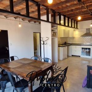 Vivisierras Duplex de categoría centro Carlos Paz vista frente al lago 3 dormitorios 2 baños acceso inteligente