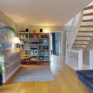 Three floors apt - with four BR in the city